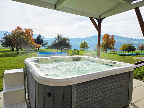 Eigener Whirlpool mit toller Aussicht 